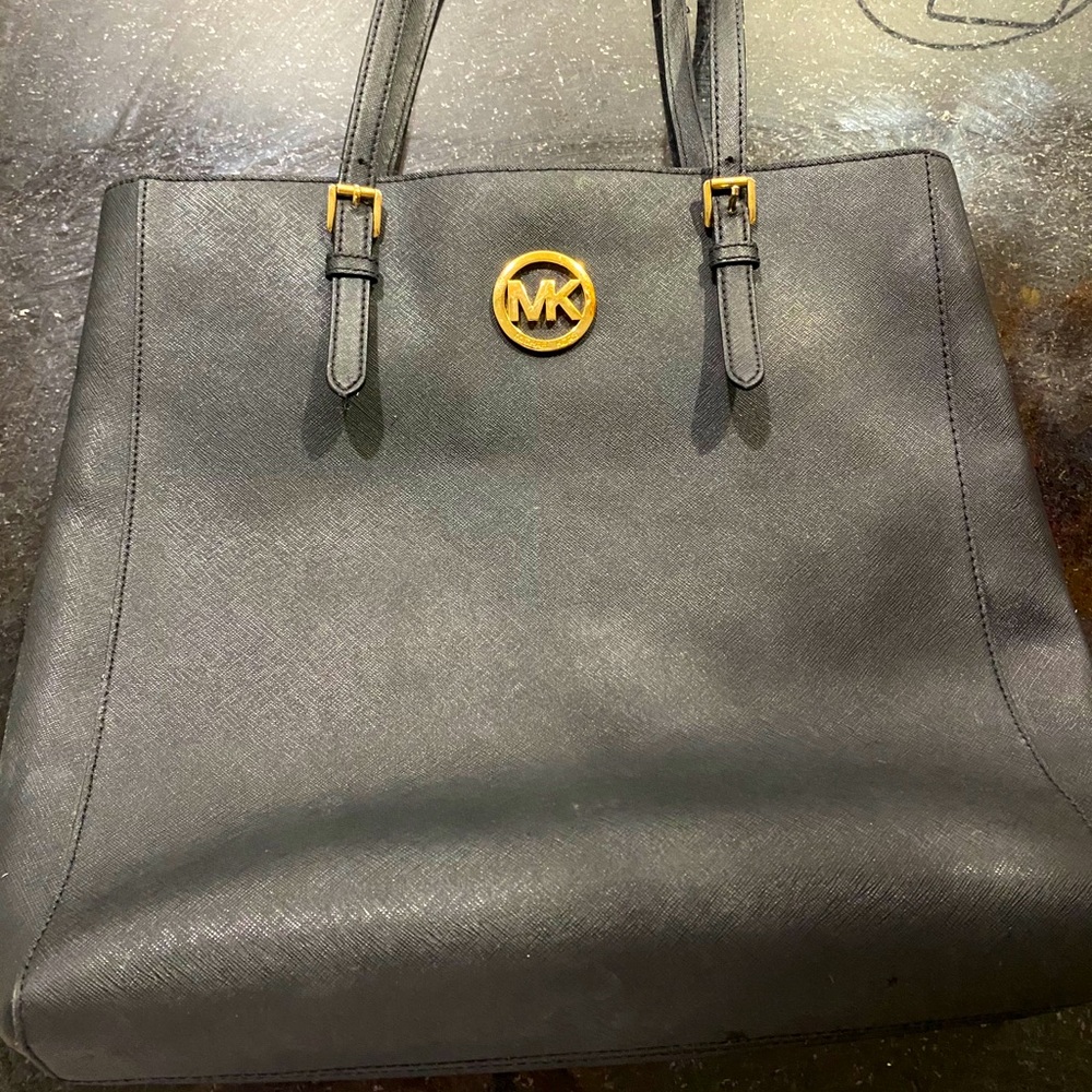 AUTHENTIC MICHAEL KORS PURSE !